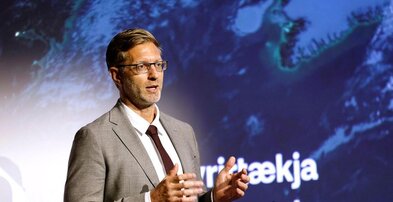 Segir íslenska banka standa halloka