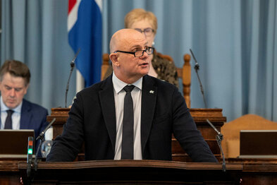 Formaðurinn veikur heima í atkvæðagreiðslu