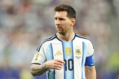 Lionel Messi árinu eldri í dag
