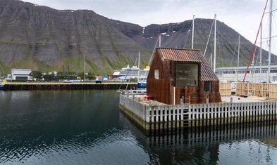 Opna finnska sánu við Ísafjarðarhöfn