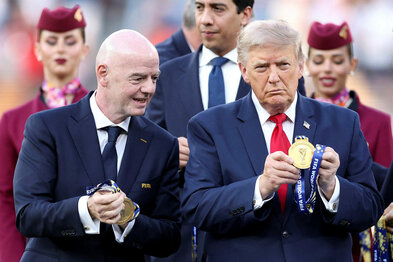 Segja Infantino hafa beðið Trump um hjálp