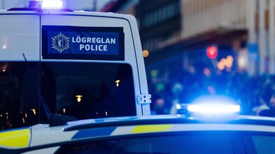 Út­kall vegna hópslags­mál í bíla­kjallara