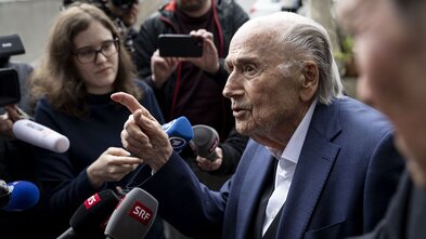 Sepp Blatter: „Rauðu spjöldum er ekki snúið við með pólitískum sím­tölum“