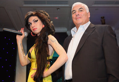 Dæmdur til að greiða vinkonum Winehouse 160 milljónir