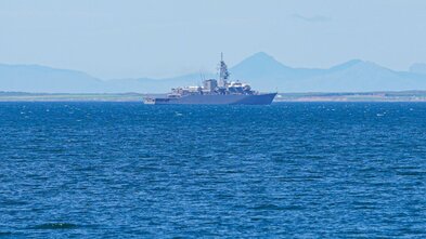 Japanskir sjó­liðar troða upp fyrir utan Hörpu