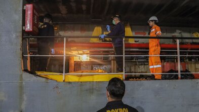 Á þriðja tug enn saknað eftir að kviknaði í ferju