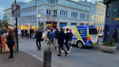 Grunaður um að ráðast á dyraverði