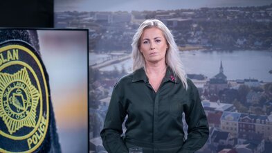 Fósturfaðirinn á­fram í gæslu