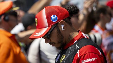 Hamilton kvartar undan á­kvörðunum Ferrari: „Þetta var frekar slæmt“