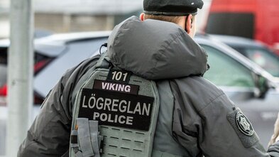 Þrír handteknir og einn á spítala vegna stunguárásar