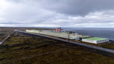Einn fluttur á slysadeild eftir árekstur á Reykjanesbraut