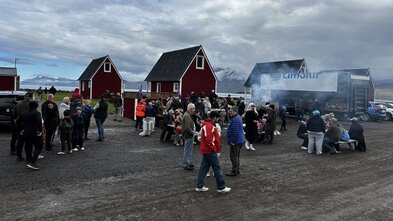 Bjóða bæjarbúum á bakgarðstónleika