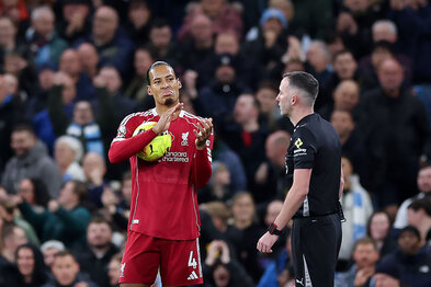Engin ákvörðun verið tekin um Van Dijk - Arftakinn þegar hjá Liverpool?