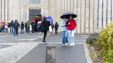 Enn þrálát væta vestantil á landinu