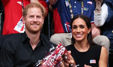 Segir glaðlegt fjölskyldumyndband afhjúpa hræsni Markle og Harry