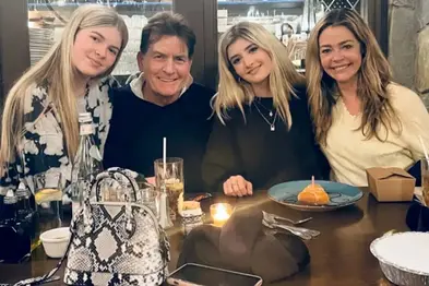 Ekki á spenanum hjá pabba og sér fyrir sér með OnlyFans - „Þessi brjóst keyptu húsið“