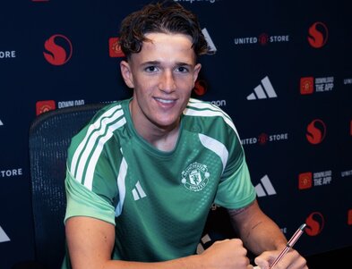 United staðfestir kaup á makverði frá Swansea